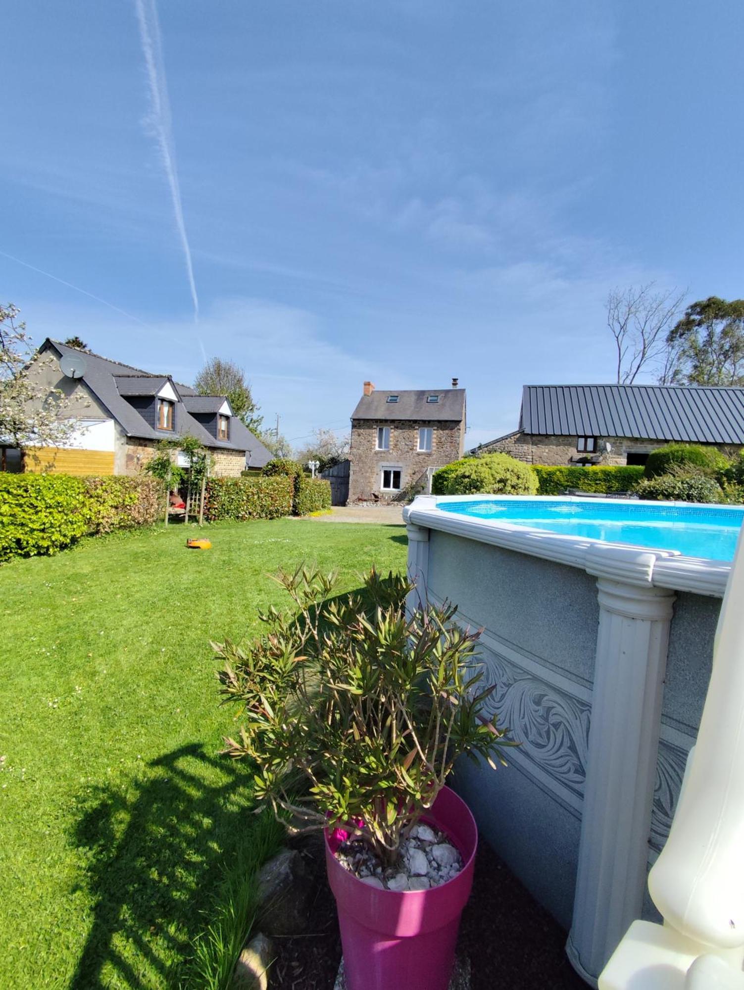 Le Jardin B&B Isigny-le-Buat Exterior photo