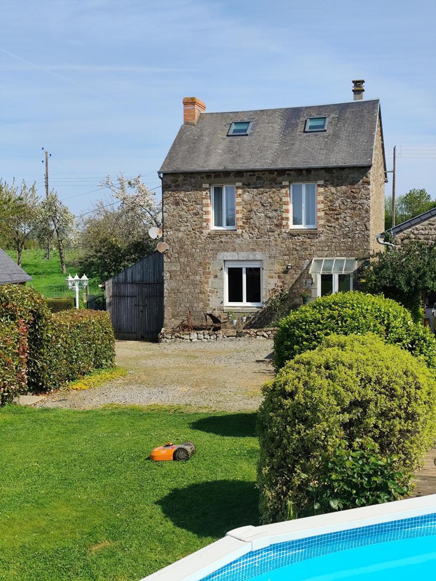 Le Jardin B&B Isigny-le-Buat Exterior photo