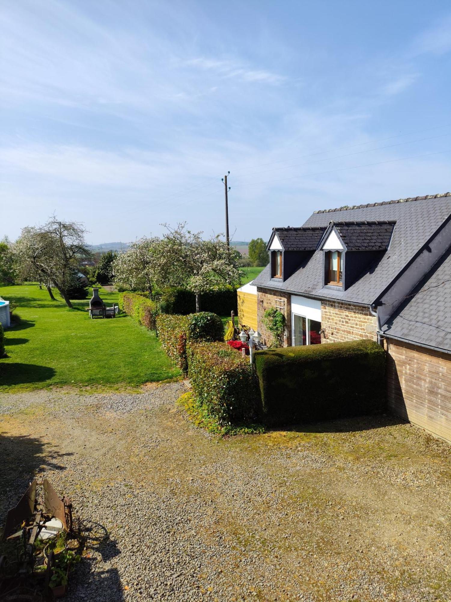 Le Jardin B&B Isigny-le-Buat Exterior photo