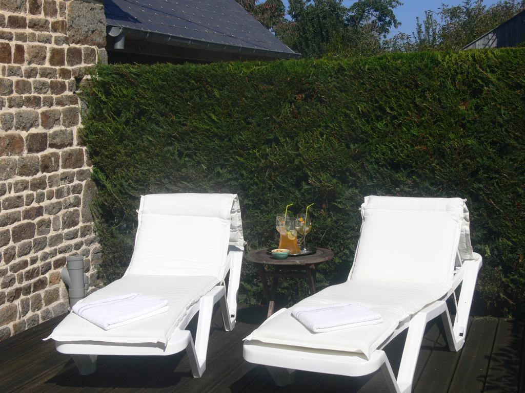 Le Jardin B&B Isigny-le-Buat Exterior photo