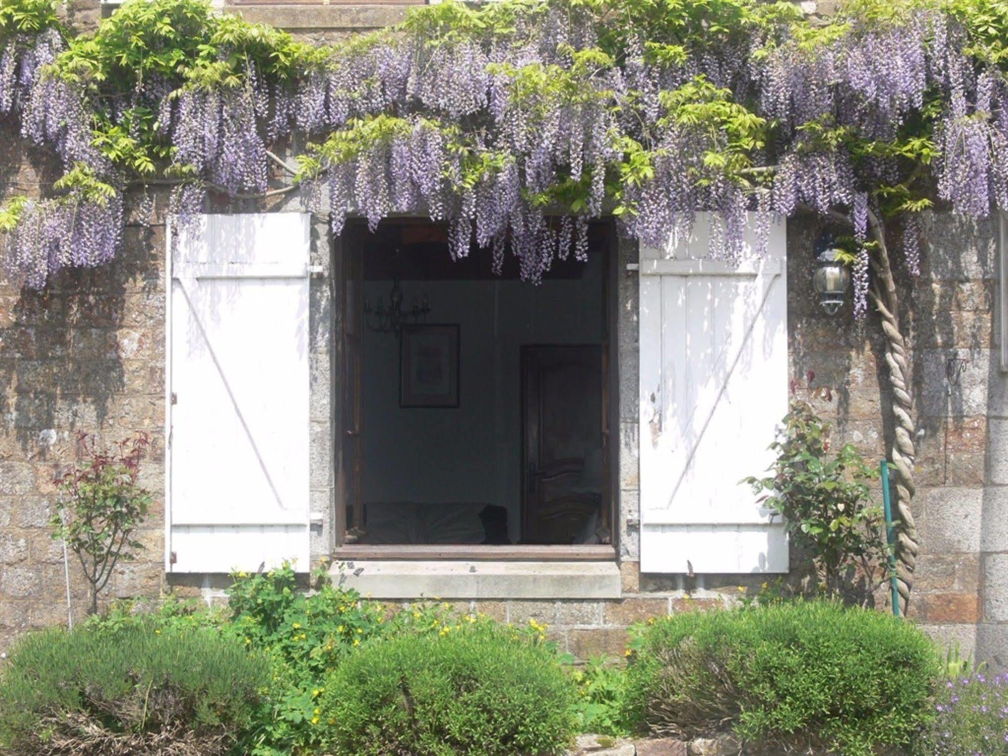 Le Jardin B&B Isigny-le-Buat Exterior photo