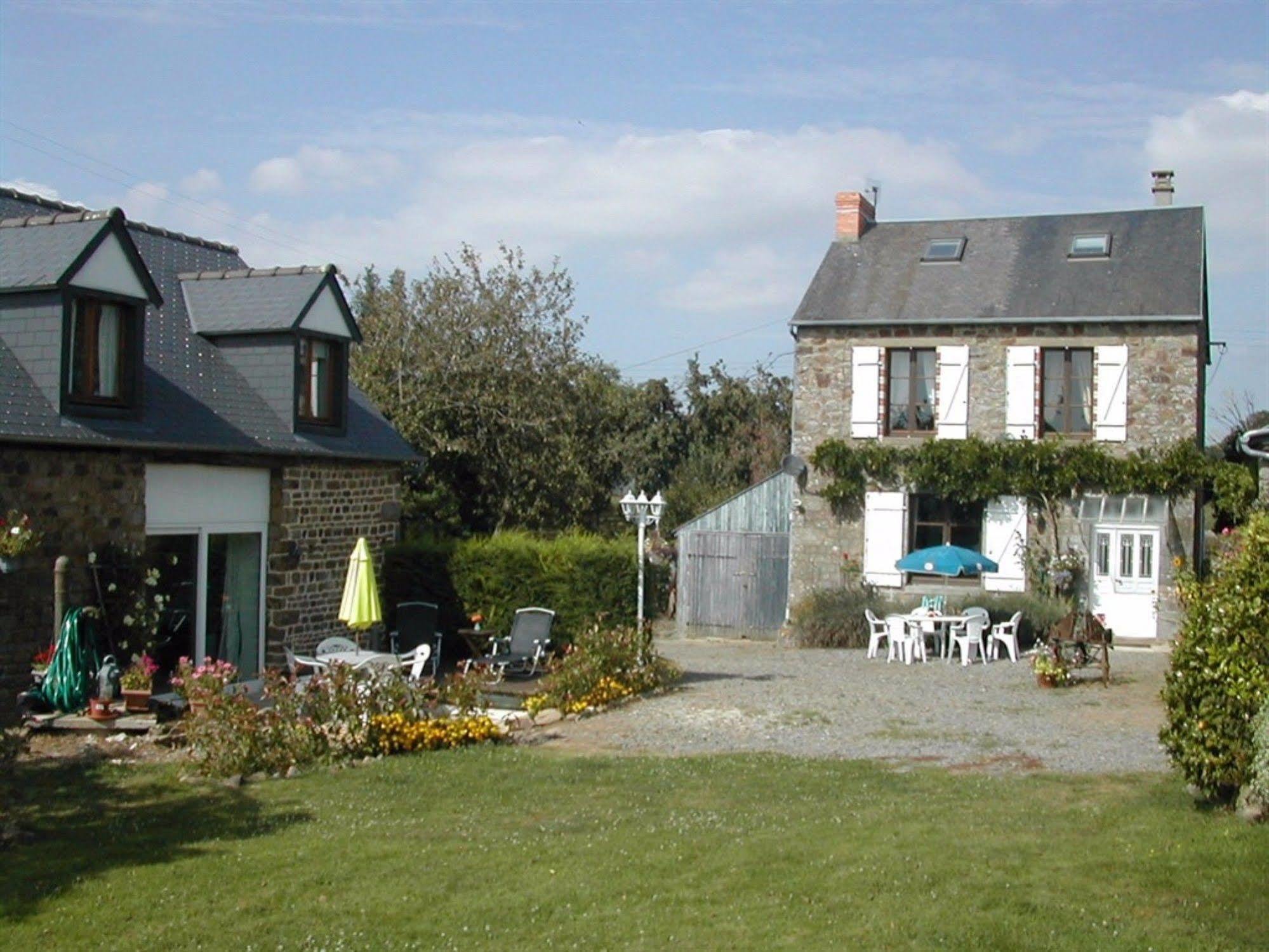 Le Jardin B&B Isigny-le-Buat Exterior photo